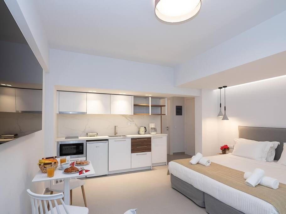 Iris Luxury Apartment At The Heraklion Center ภายนอก รูปภาพ